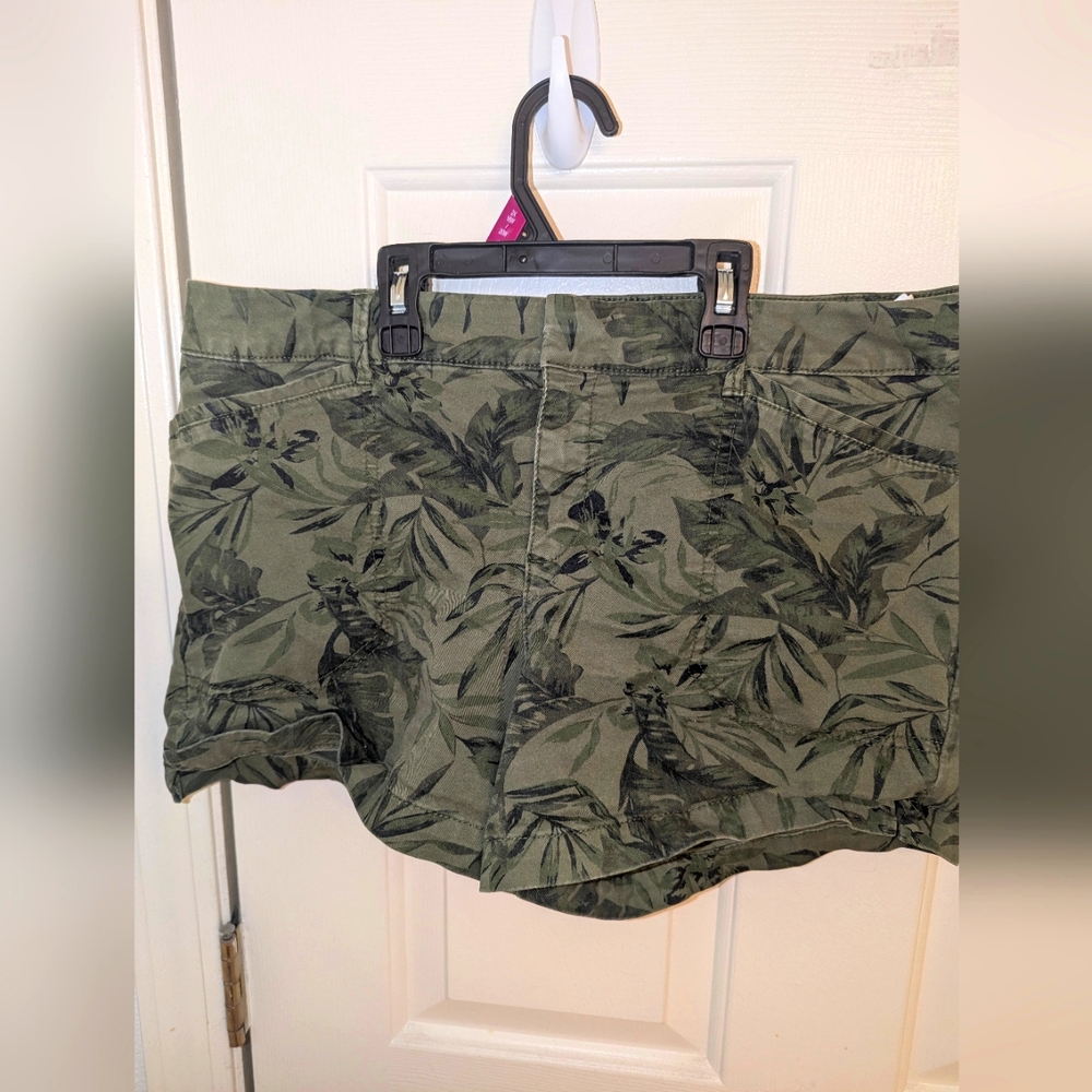 Old Navy Green Patterned Shorts